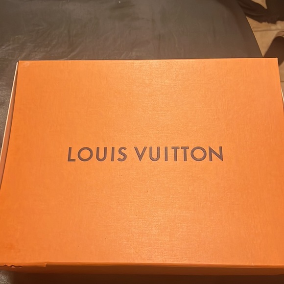 LOUIS VUITTON Run Away Sneaker - Picture 8 of 8
